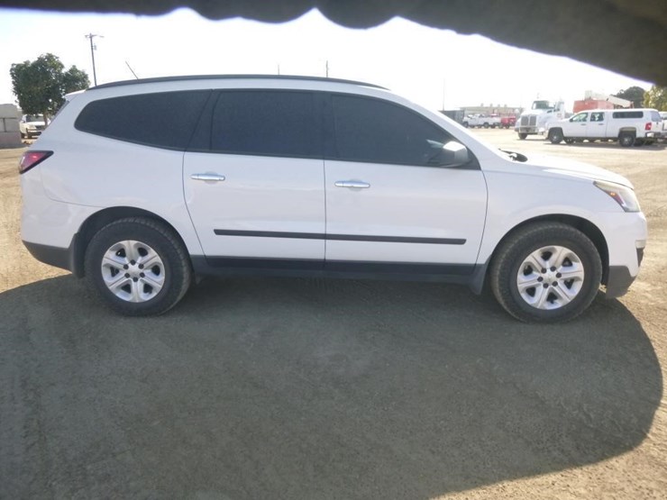 2017-chevrolet-traverse-image-14