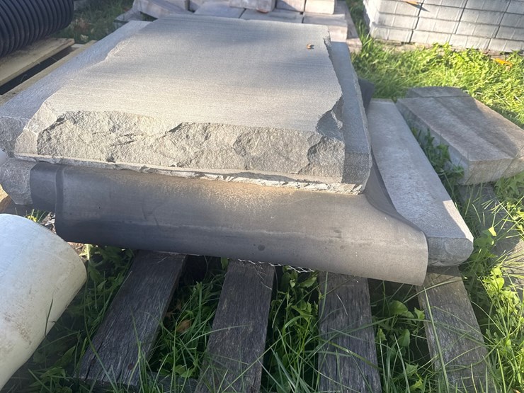#3181-•-pallet-of-decorative-pavers-image-4