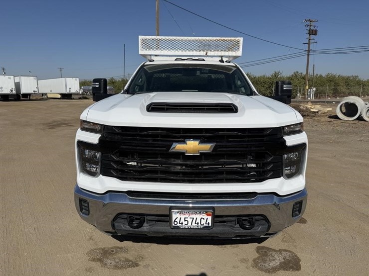 2025-chevrolet-3500-image-7