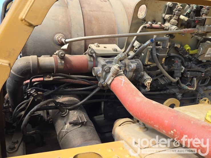 2019-caterpillar-352-image-70