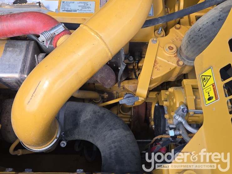 2018-caterpillar-352-image-67