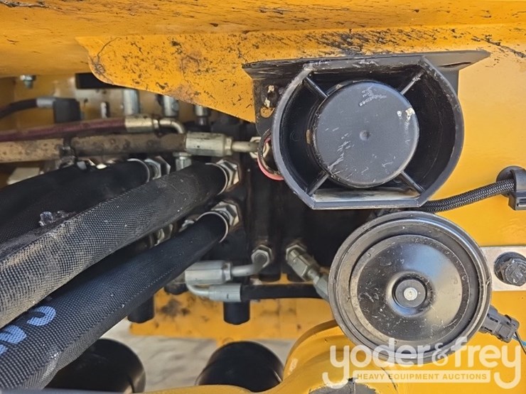 2023-caterpillar-416-image-36