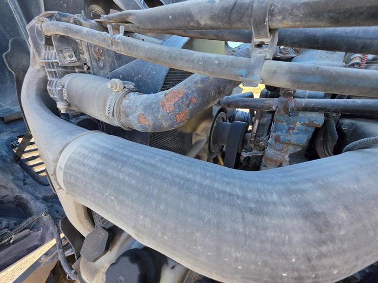 2016-freightliner-columbia-120-image-31