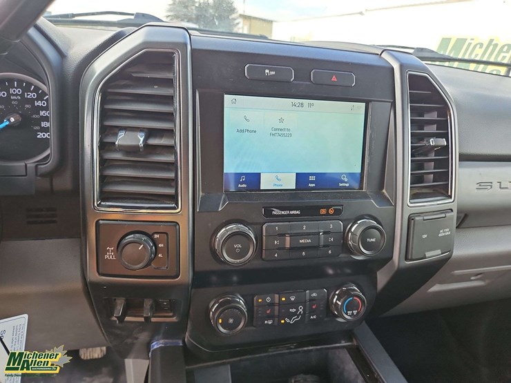 2022-ford-f250-image-23