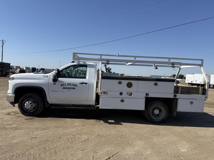 2025-chevrolet-3500-image-5