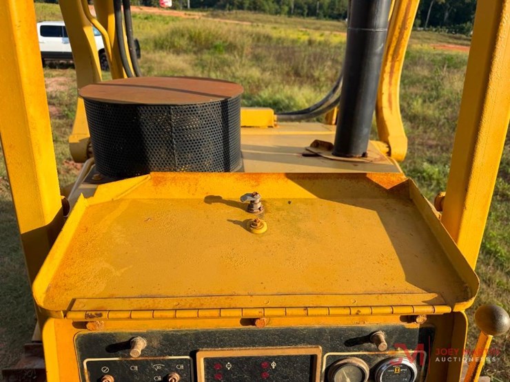 caterpillar-d6h-image-8