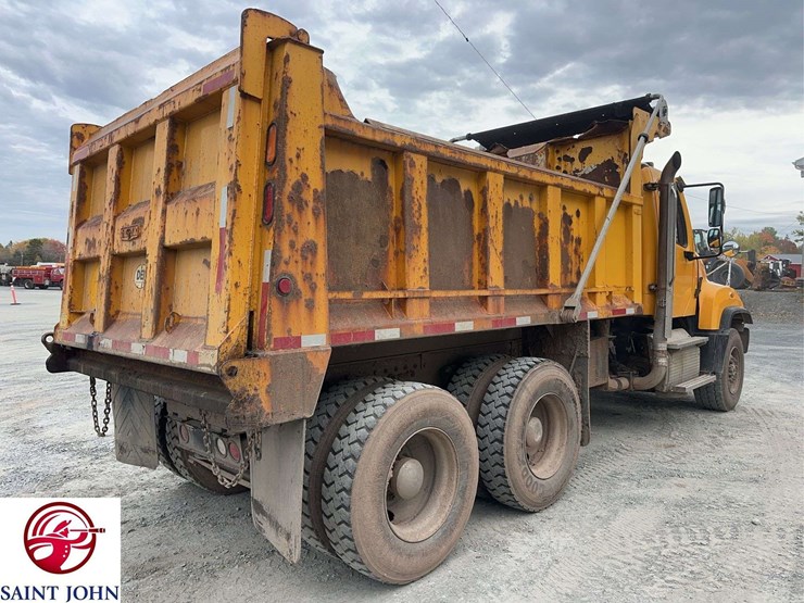 2015-freightliner-114sd-image-5