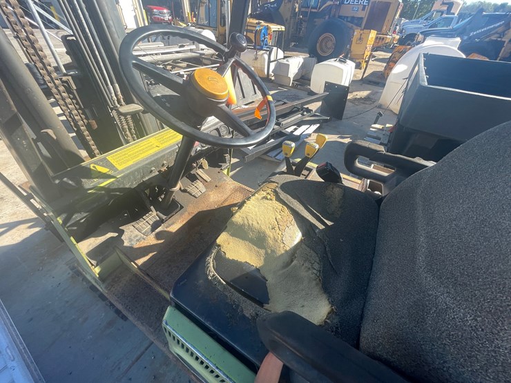 #1798-•-clark-lp-forklift-image-12