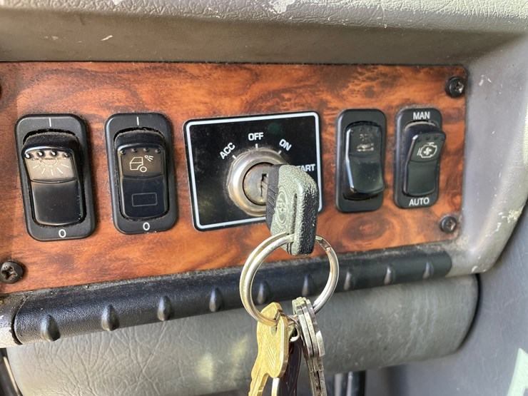 2001-kenworth-w900l-image-96