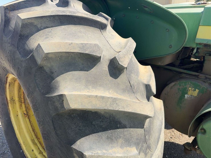 john-deere-820-image-18