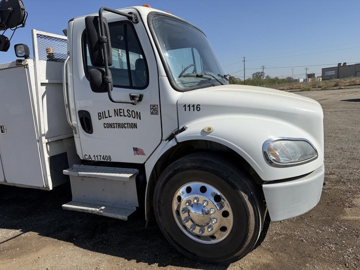 2016-freightliner-mechanics-truck-image-13