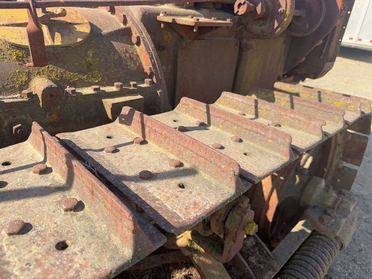 caterpillar-thirty-image-8