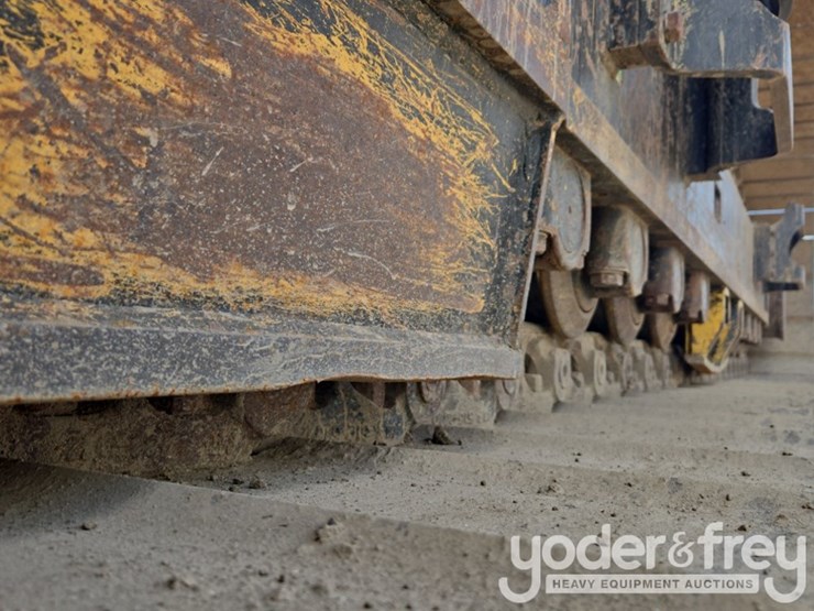 2018-caterpillar-352-image-13
