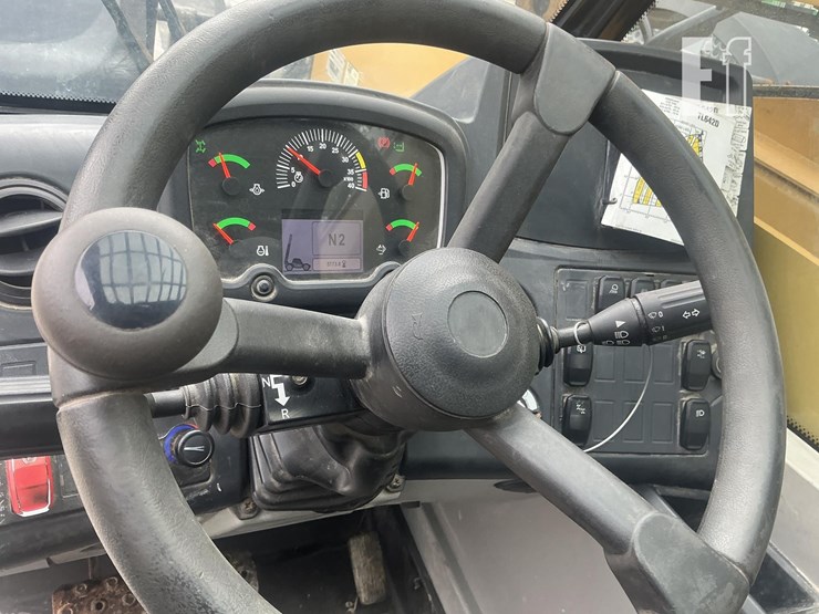 2020-caterpillar-tl642d-image-13