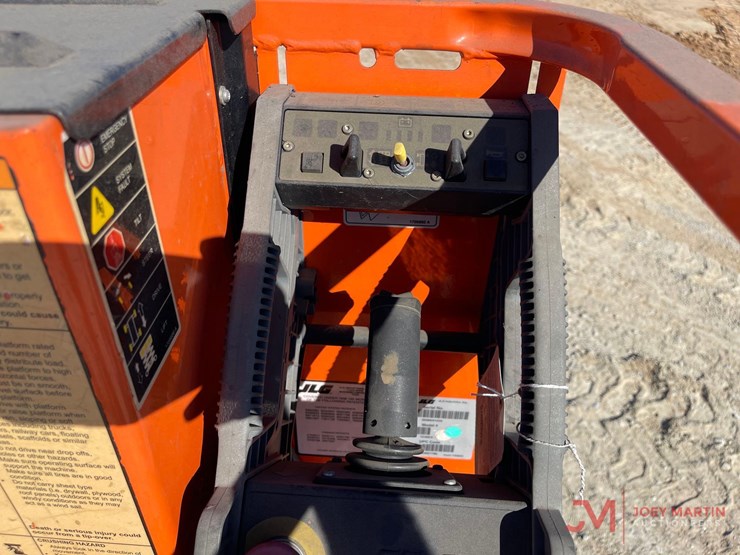 2015-jlg-1230es-image-14