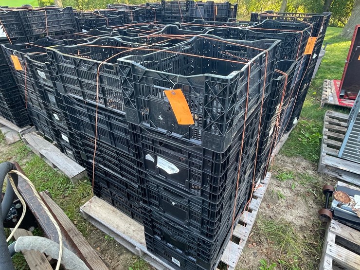#3224-•-pallet-of-stackable-poly-crates-image-1