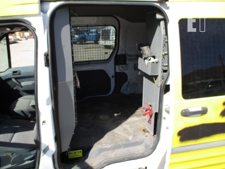 2010-ford-transit-image-8