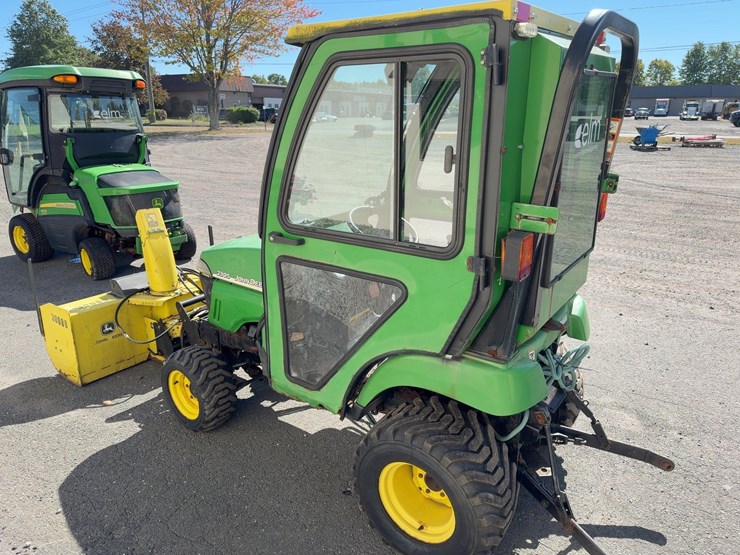 john-deere-2305-image-4