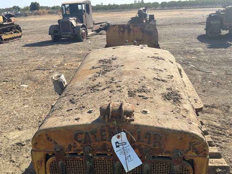 caterpillar-fifteen-image-9