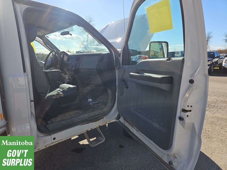 2014-ford-f550-image-15