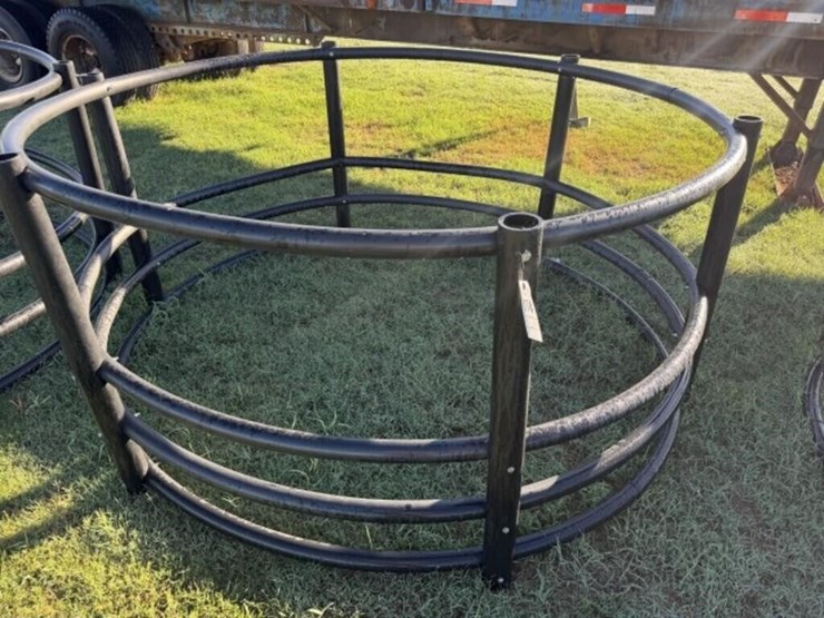poly-hay-bale-feeder-ring-image-1