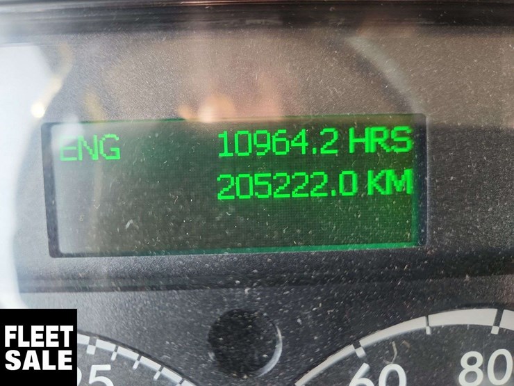 2018-freightliner-m2-106-image-22