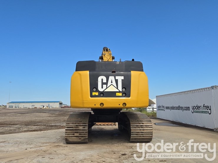 2018-caterpillar-352-image-4