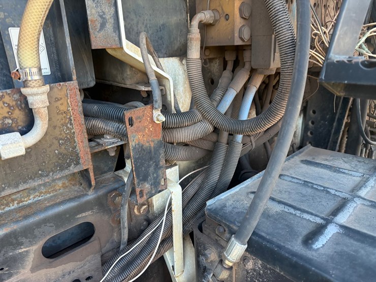 2002-freightliner-fc70-image-24