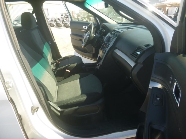 2015-ford-explorer-image-9