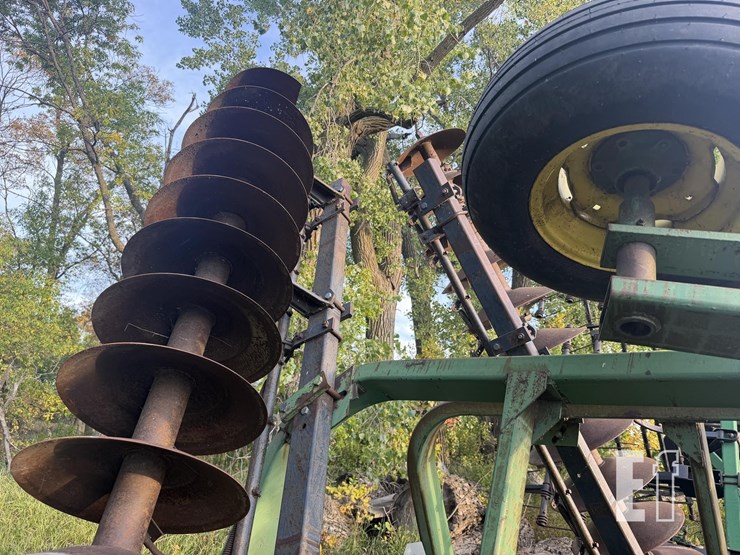 john-deere-230-image-8