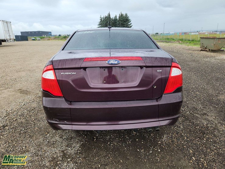 2012-ford-fusion-se-image-6