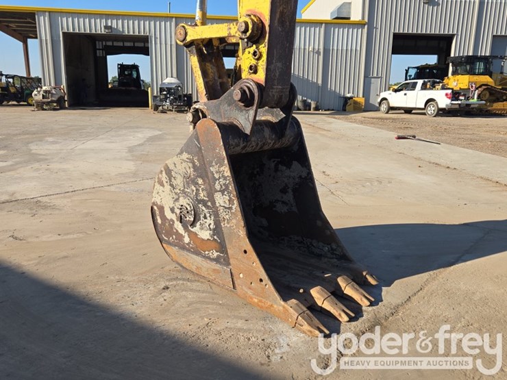 komatsu-pc210-image-22