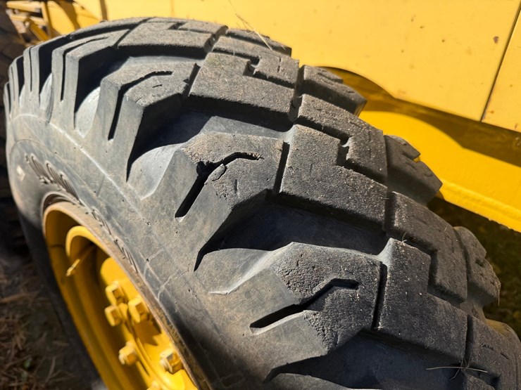 #3534-•-komatsu-gd305a-motor-grader-image-101