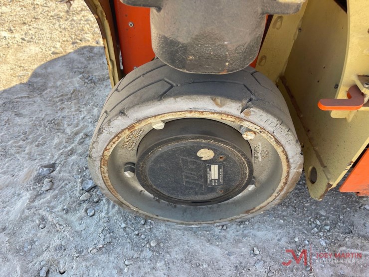 2015-jlg-1230es-image-12