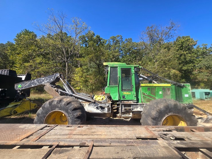 2014-john-deere-748-image-2