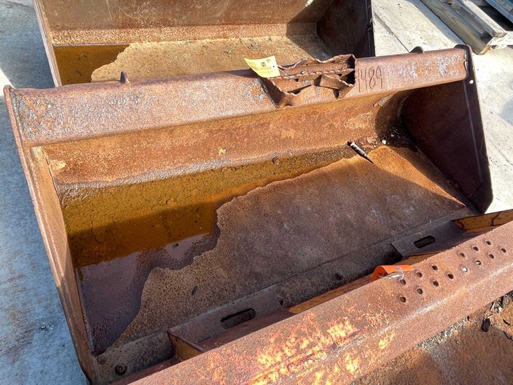 #1813-•-skid-steer-straight-edge-bucket-image-5