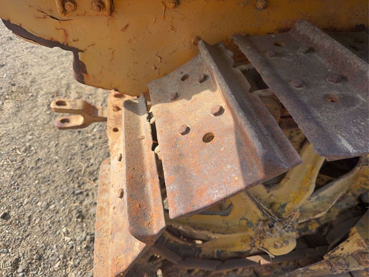 caterpillar-twenty-two-image-13