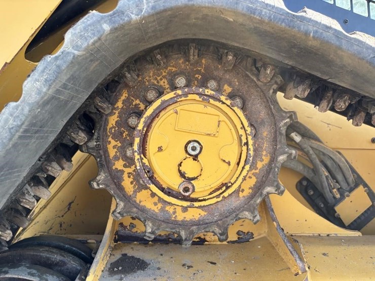 2021-caterpillar-299d3-image-18