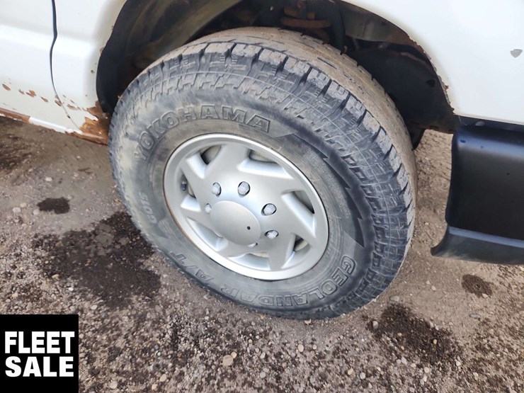 2014-ford-cargo-image-36