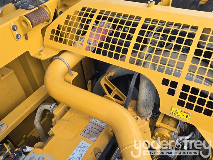 2018-caterpillar-352-image-65