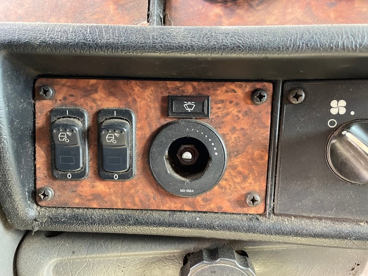 2005-kenworth-t800-image-93