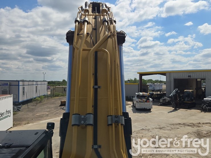 2018-caterpillar-352-image-55