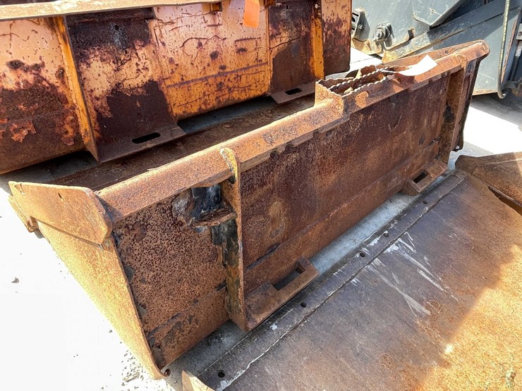 #1813-•-skid-steer-straight-edge-bucket-image-6