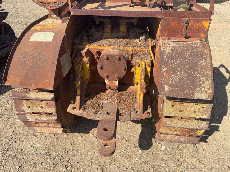 caterpillar-thirty-image-16