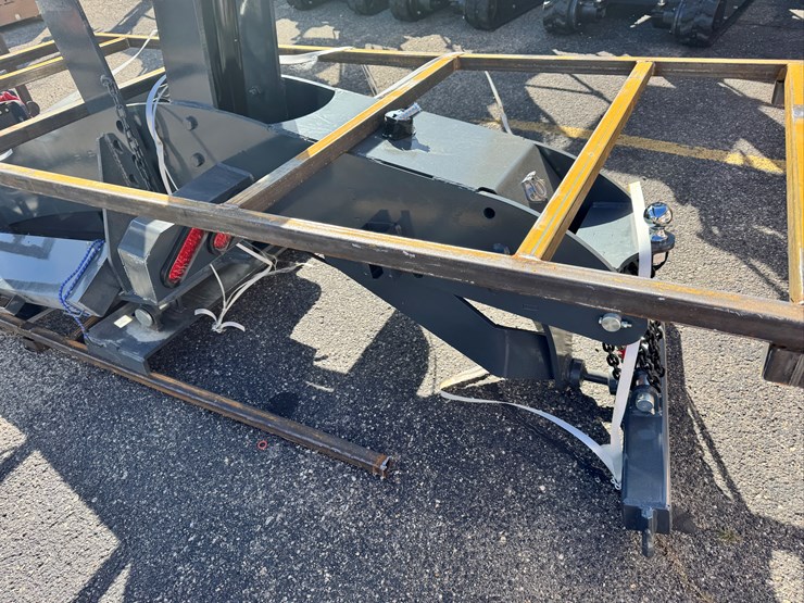 future-fifth-wheel-wrecker-attachment-...-missing-orange-light-image-4