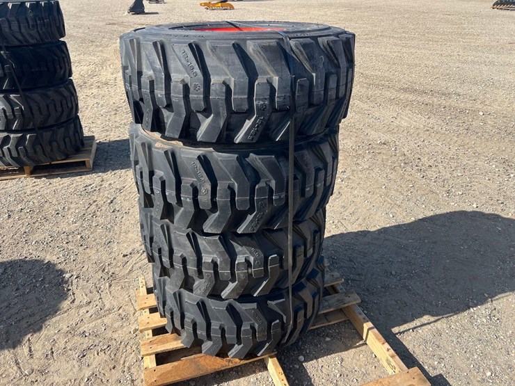bobcat-heavy-duty-tires-image-1