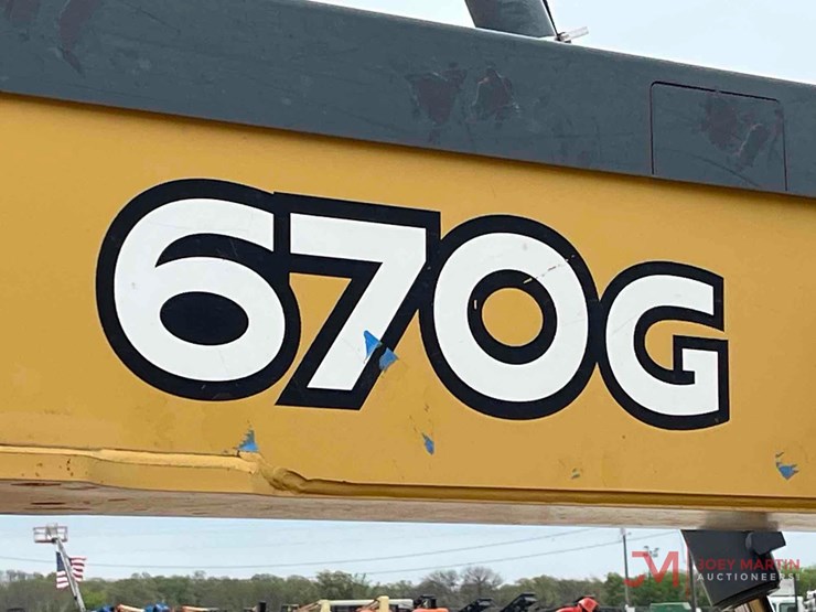 2010-deere-670g-image-8