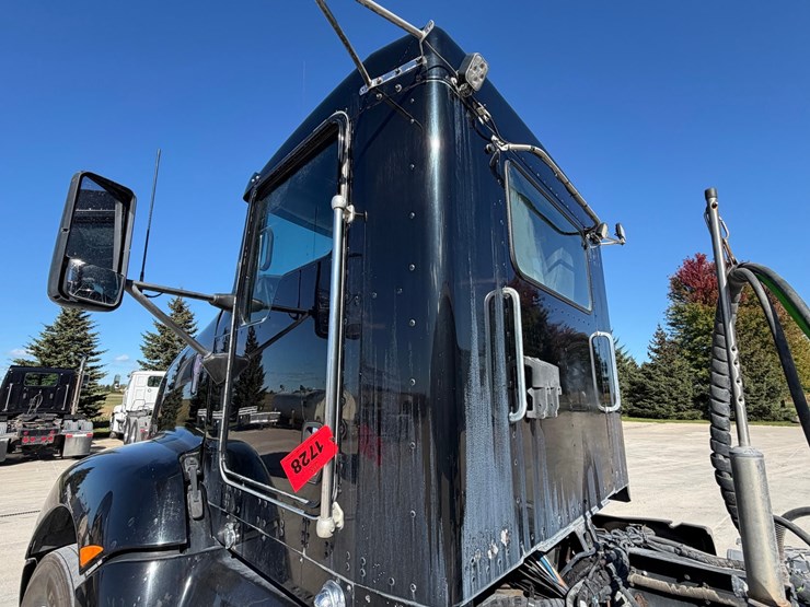 #1728-•-2012-kenworth-day-cab-truck-tractor-image-14