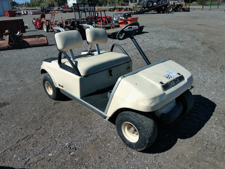 club-car-ds-golf-cart-image-2