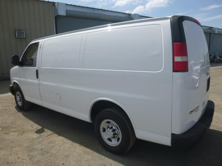 2015-chevrolet-express-2500-image-4